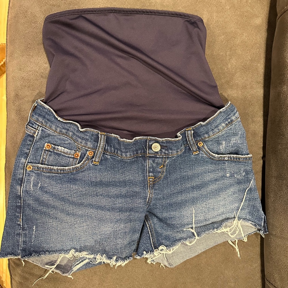 Abercrombie Maternity mom short 3"